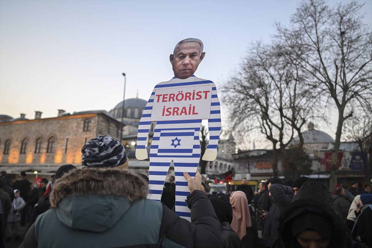 İstanbul'da tarihi Gazze yürüyüşü: Binler Galata Köprüsü'nde buluştu