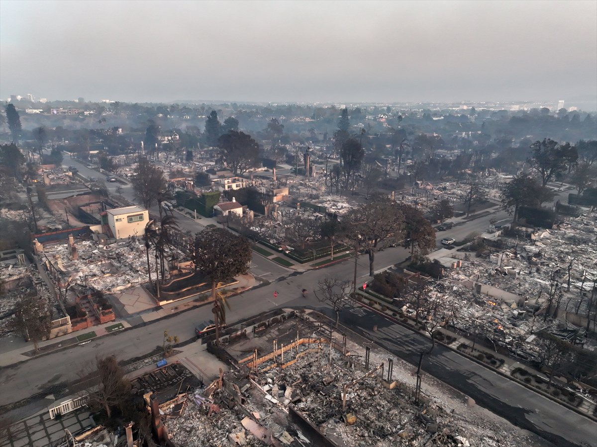 Los Angeles'taki yangının boyutu gözler önüne serildi