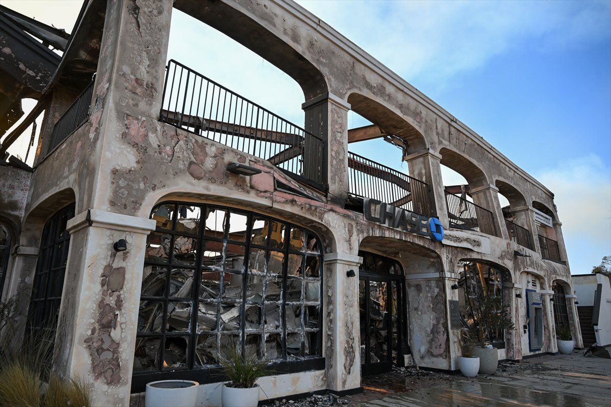 Los Angeles kabusu yaşıyor, yangınlar sönmüyor