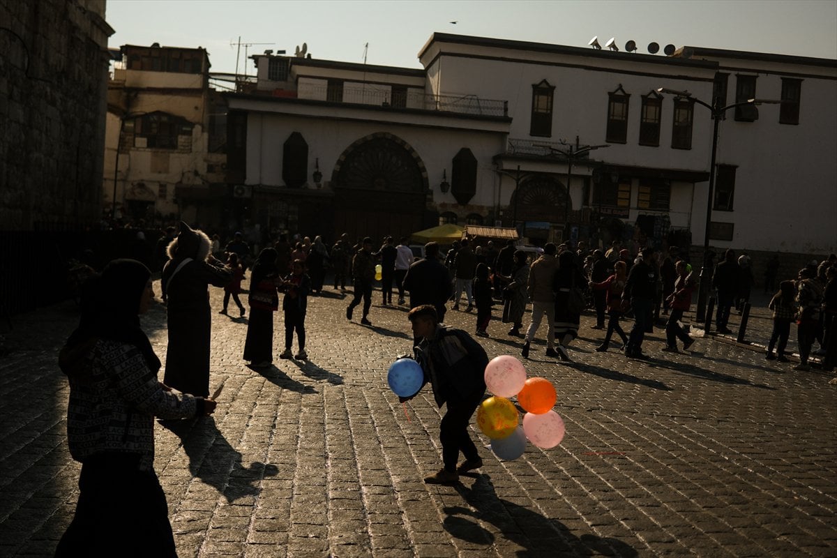 Özgür Suriye'de gülük yaşam