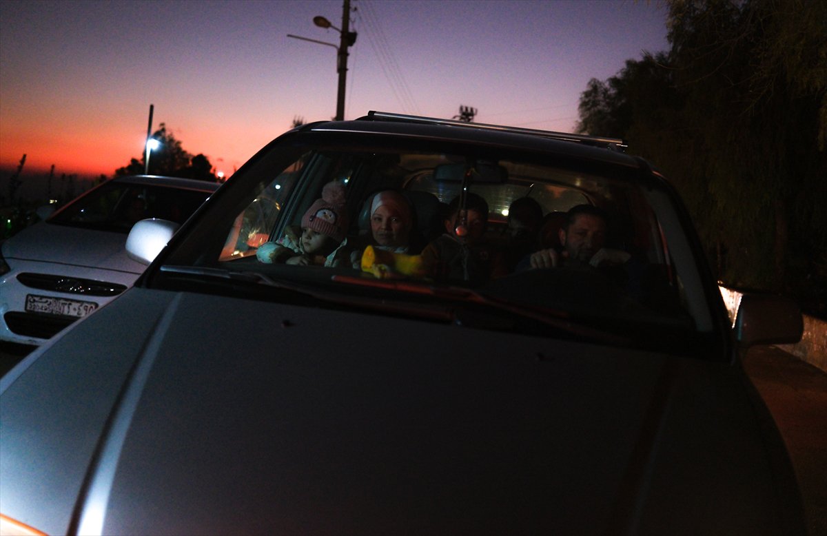 Suriyeliler Kasyun Dağı'na akın etti: Şam manzarasını seyrettiler