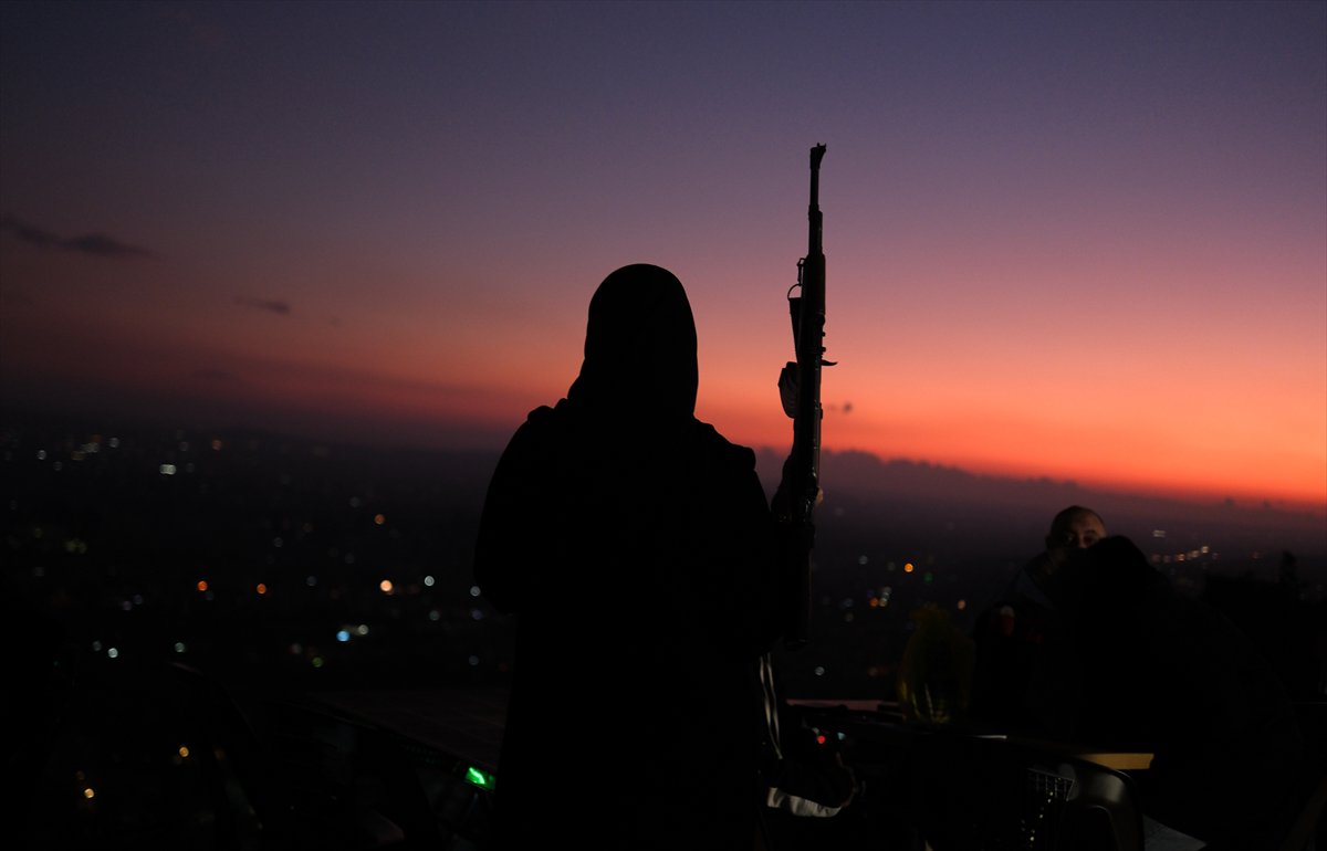 Suriyeliler Kasyun Dağı'na akın etti: Şam manzarasını seyrettiler