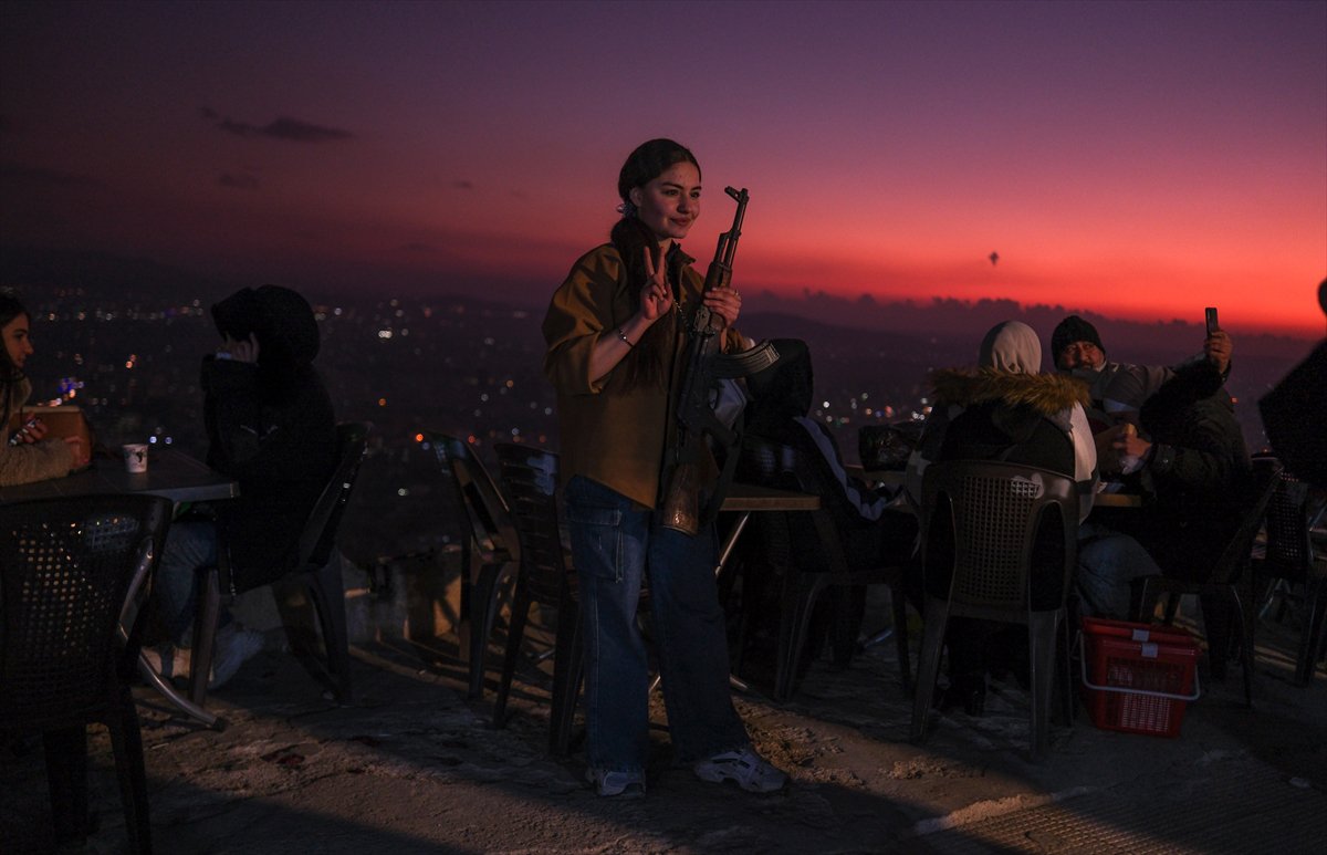 Suriyeliler Kasyun Dağı'na akın etti: Şam manzarasını seyrettiler