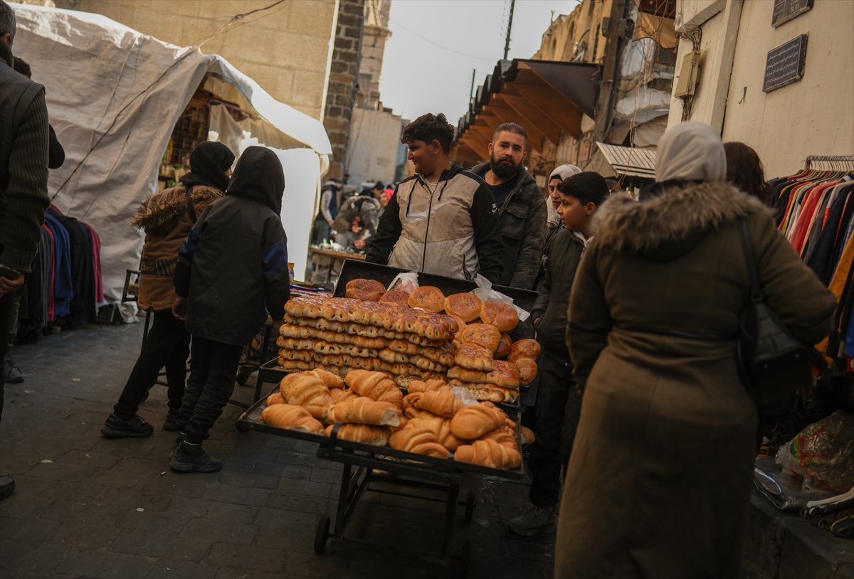 Özgür Suriye'de gülük yaşam