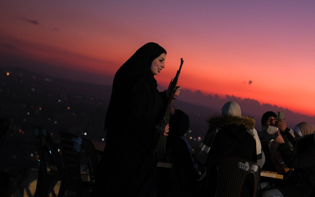 Suriyeliler Kasyun Dağı'na akın etti: Şam manzarasını seyrettiler