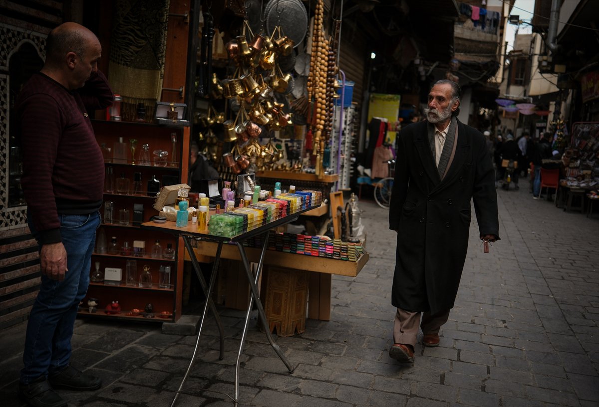 Özgür Suriye'de gülük yaşam