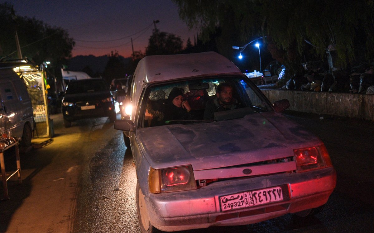 Suriyeliler Kasyun Dağı'na akın etti: Şam manzarasını seyrettiler