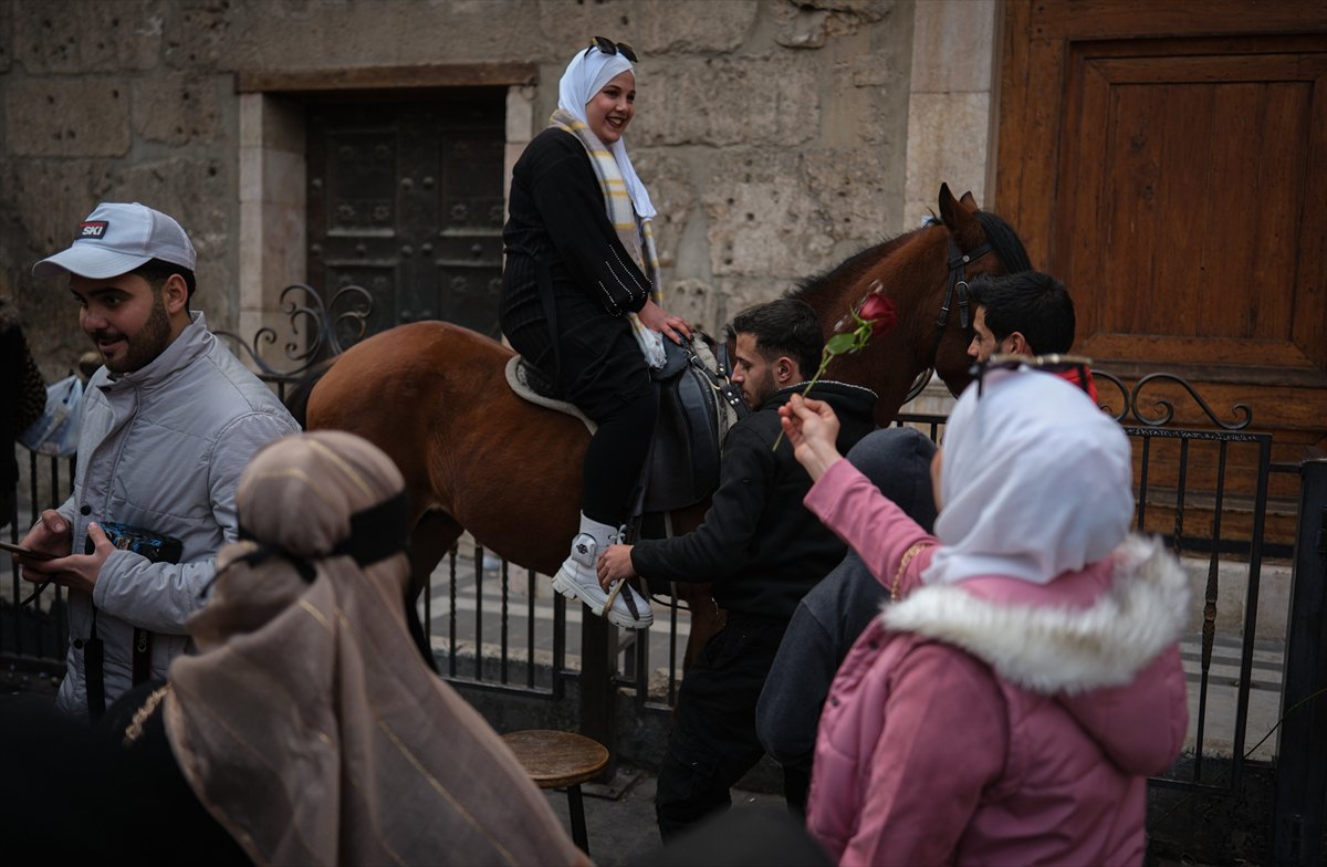 Özgür Suriye'de gülük yaşam