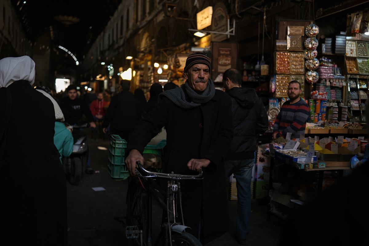 Özgür Suriye'de gülük yaşam