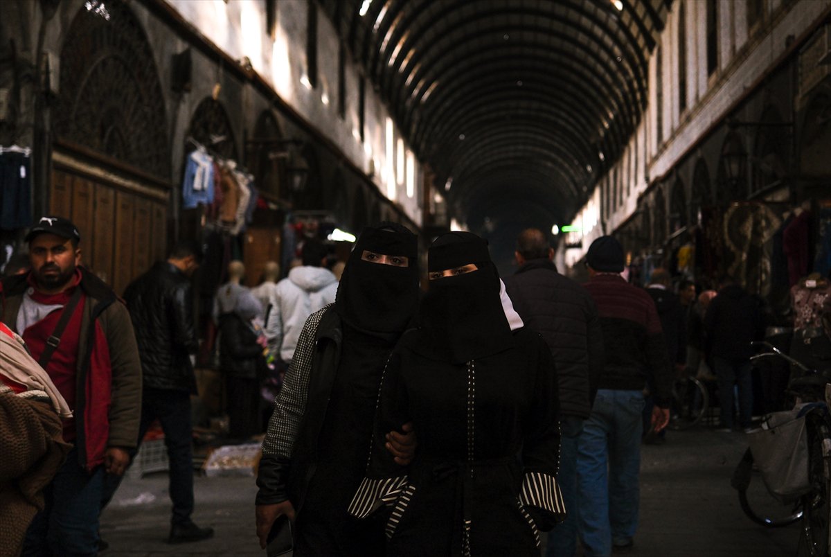 Özgür Suriye'de gülük yaşam