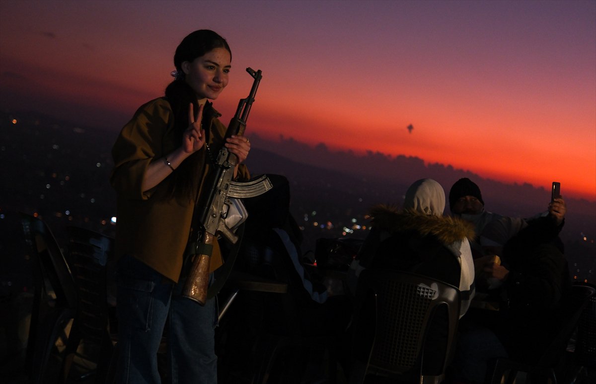 Suriyeliler Kasyun Dağı'na akın etti: Şam manzarasını seyrettiler
