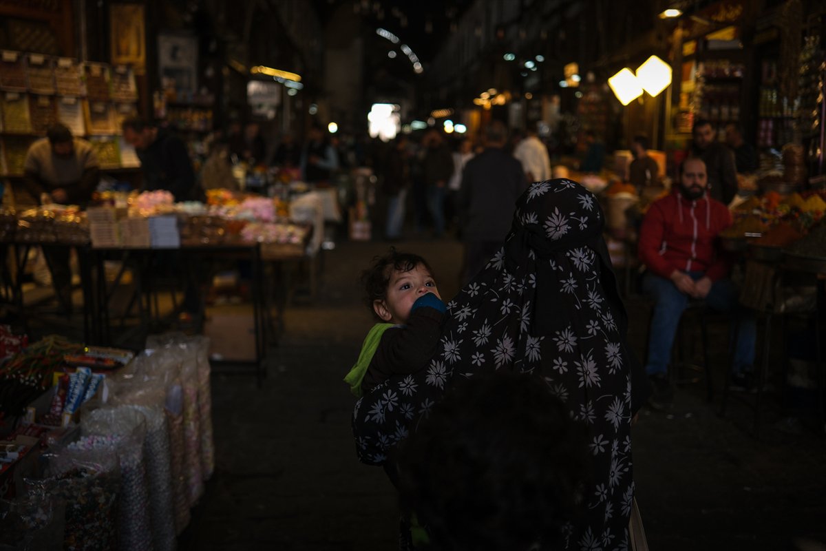 Özgür Suriye'de gülük yaşam