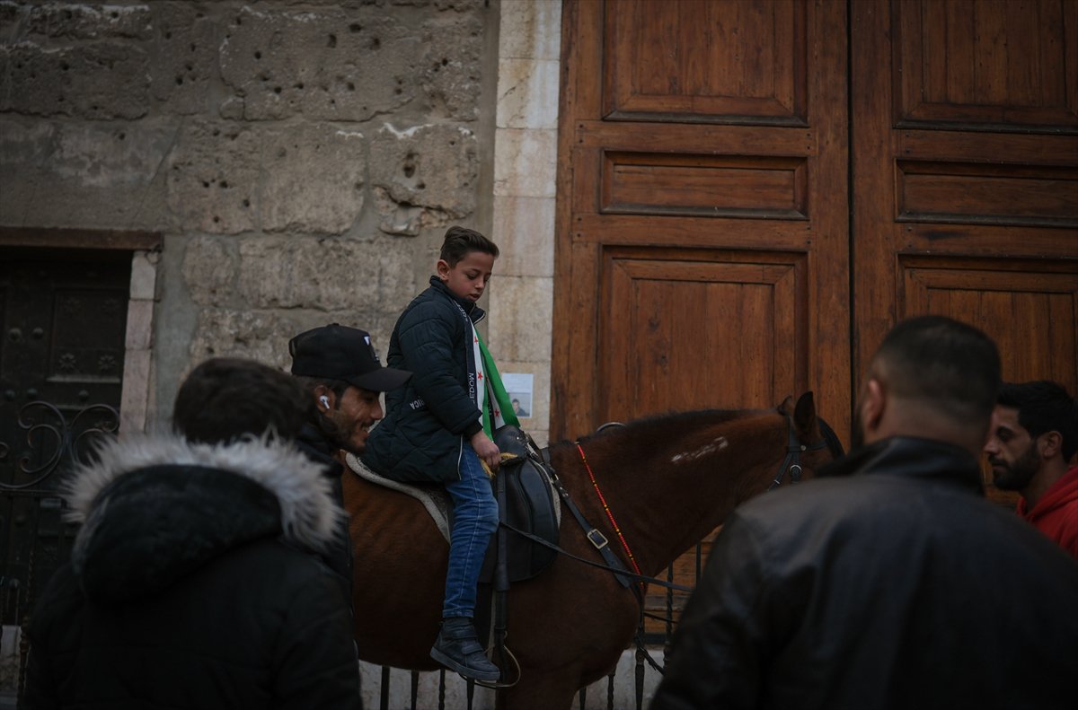 Özgür Suriye'de gülük yaşam