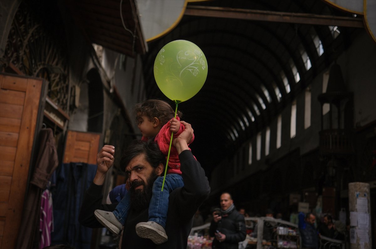 Özgür Suriye'de gülük yaşam