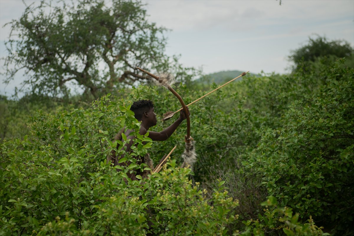 Tanzanyalı kabile ilkel yaşamdan vazgeçmiyor