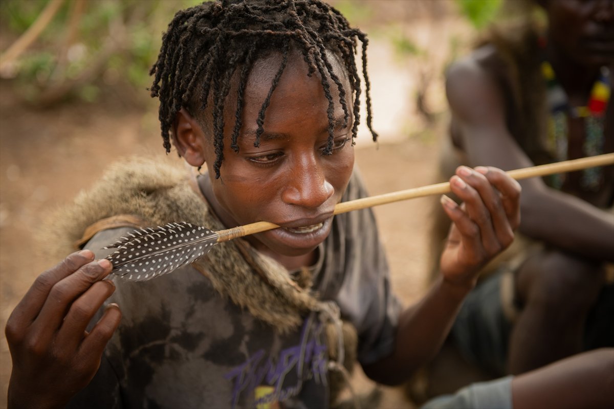 Tanzanyalı kabile ilkel yaşamdan vazgeçmiyor