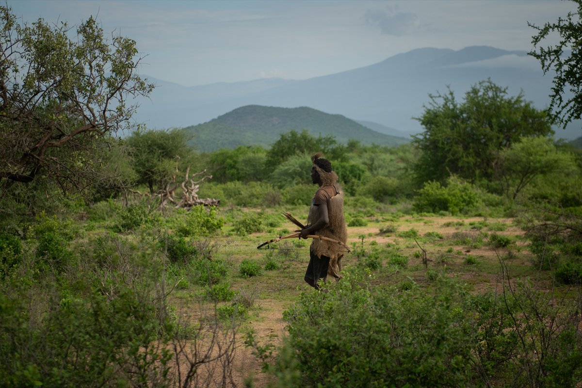 Tanzanyalı kabile ilkel yaşamdan vazgeçmiyor