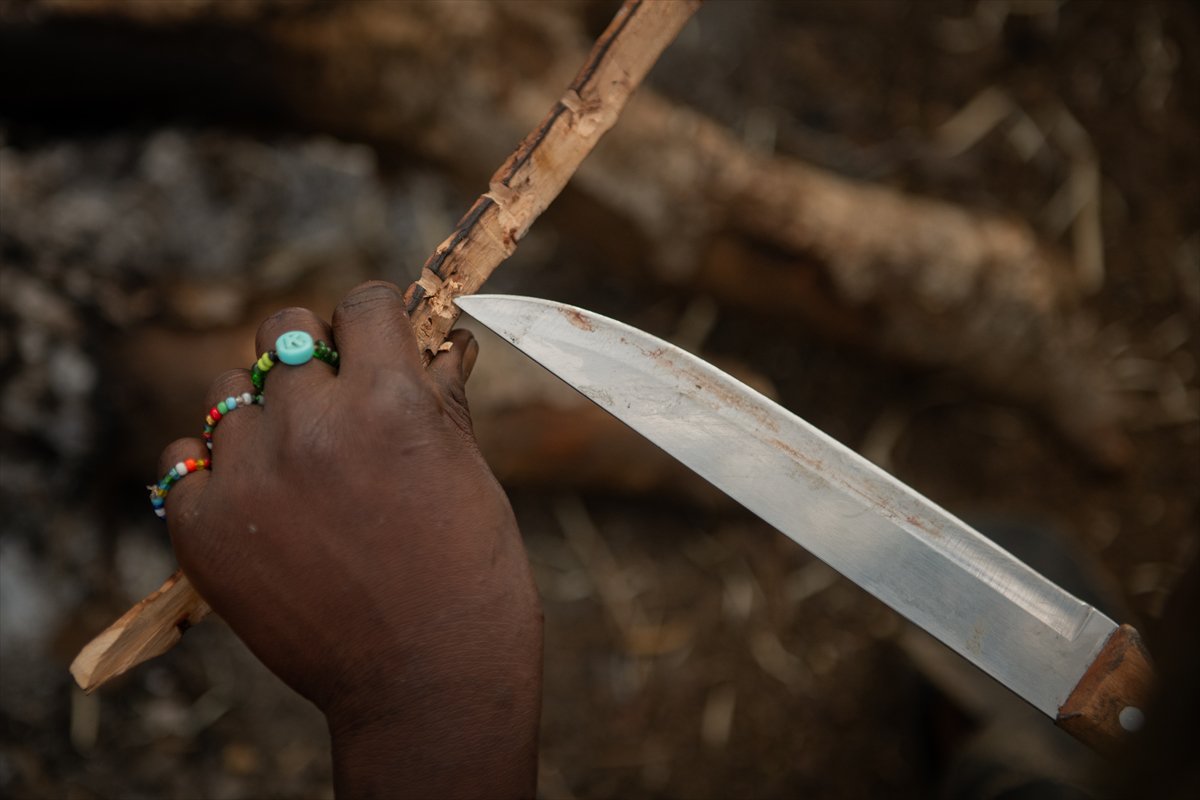 Tanzanyalı kabile ilkel yaşamdan vazgeçmiyor