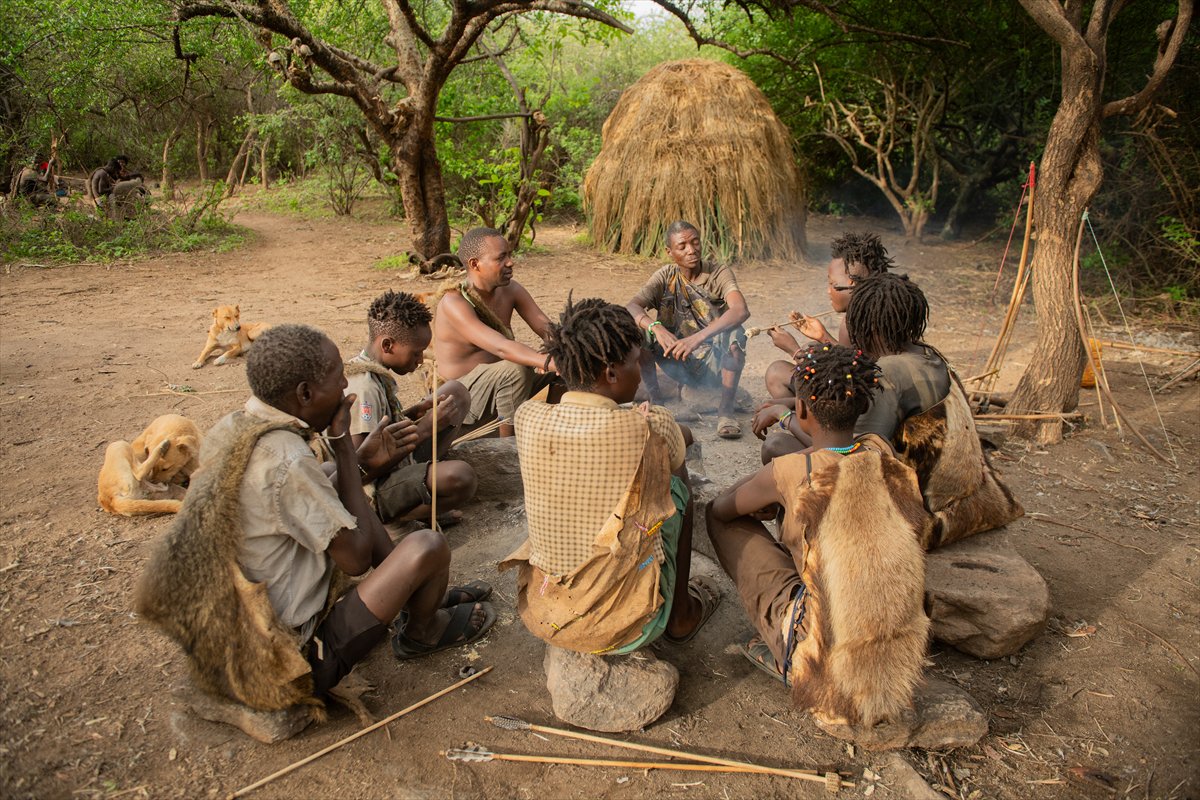 Tanzanyalı kabile ilkel yaşamdan vazgeçmiyor