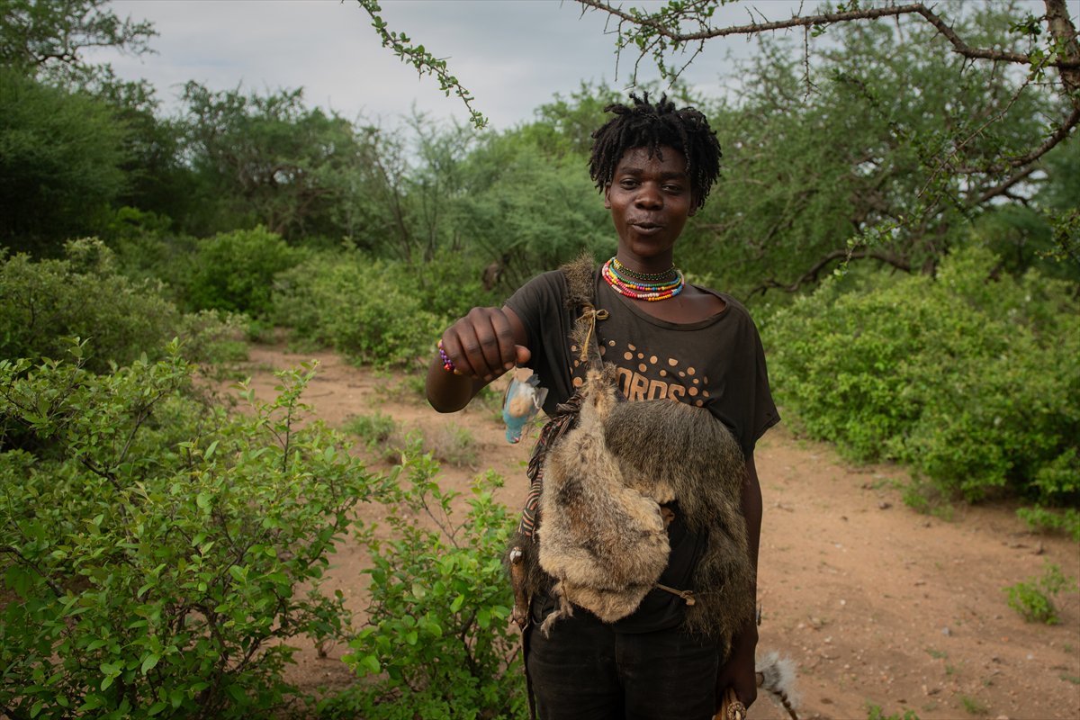 Tanzanyalı kabile ilkel yaşamdan vazgeçmiyor