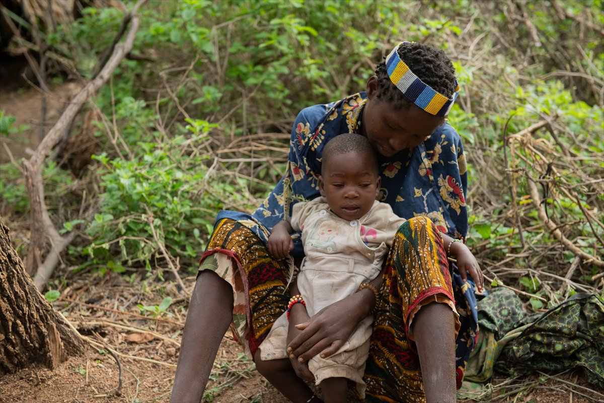 Tanzanyalı kabile ilkel yaşamdan vazgeçmiyor
