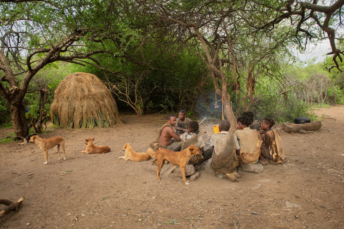 Tanzanyalı kabile ilkel yaşamdan vazgeçmiyor
