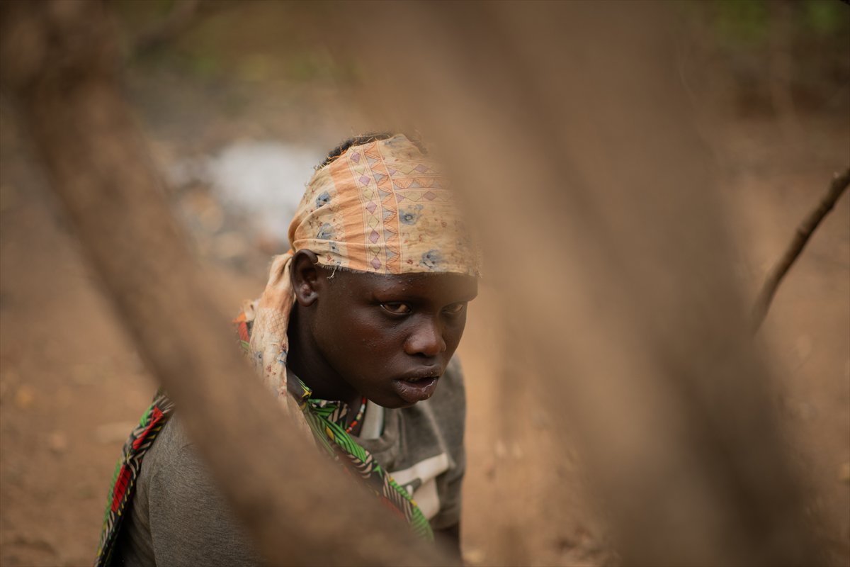 Tanzanyalı kabile ilkel yaşamdan vazgeçmiyor