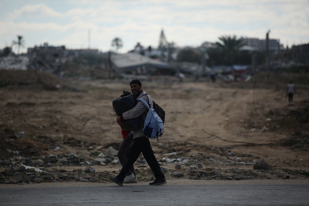 Ateşkesin ardından Gazze'nin Refah kentine dönen Filistinliler yıkımla karşılaştı