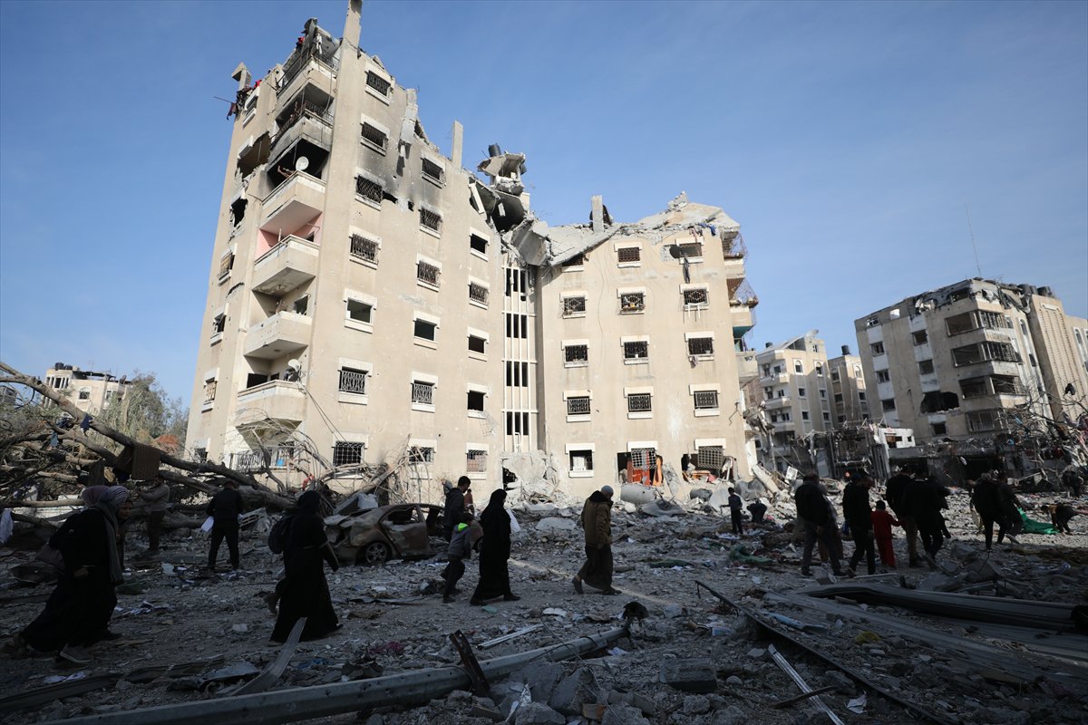 Ateşkesin ardından Gazze'nin Refah kentine dönen Filistinliler yıkımla karşılaştı
