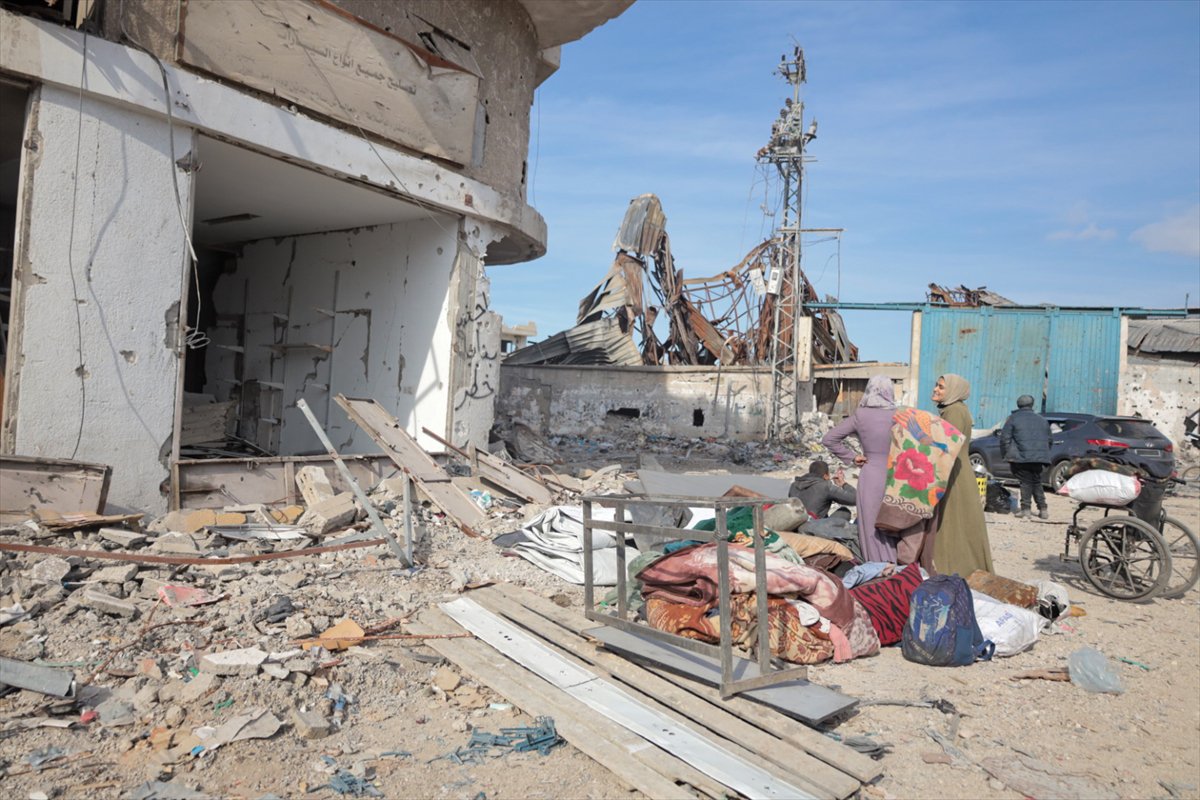 Ateşkesin ardından Gazze'nin Refah kentine dönen Filistinliler yıkımla karşılaştı