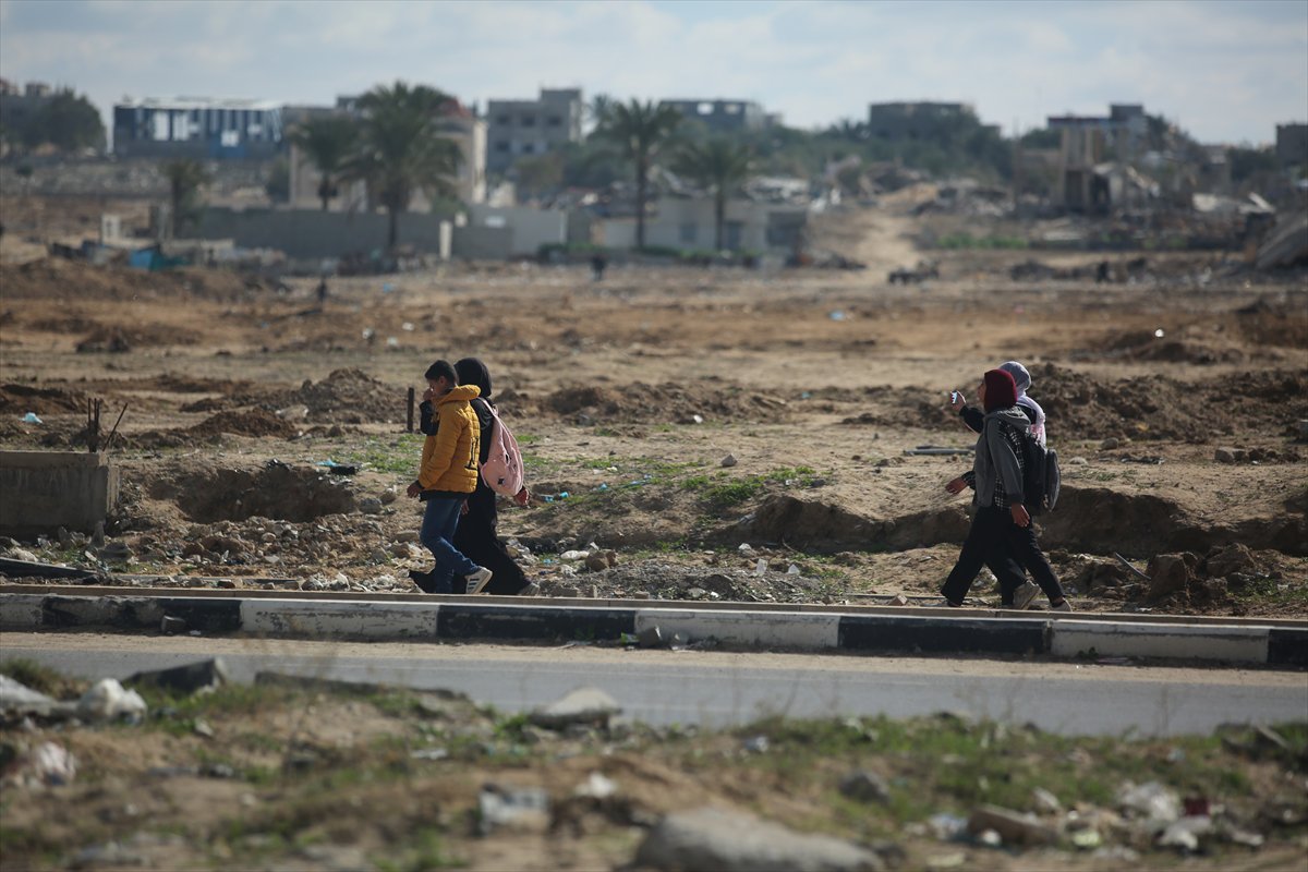 Ateşkesin ardından Gazze'nin Refah kentine dönen Filistinliler yıkımla karşılaştı