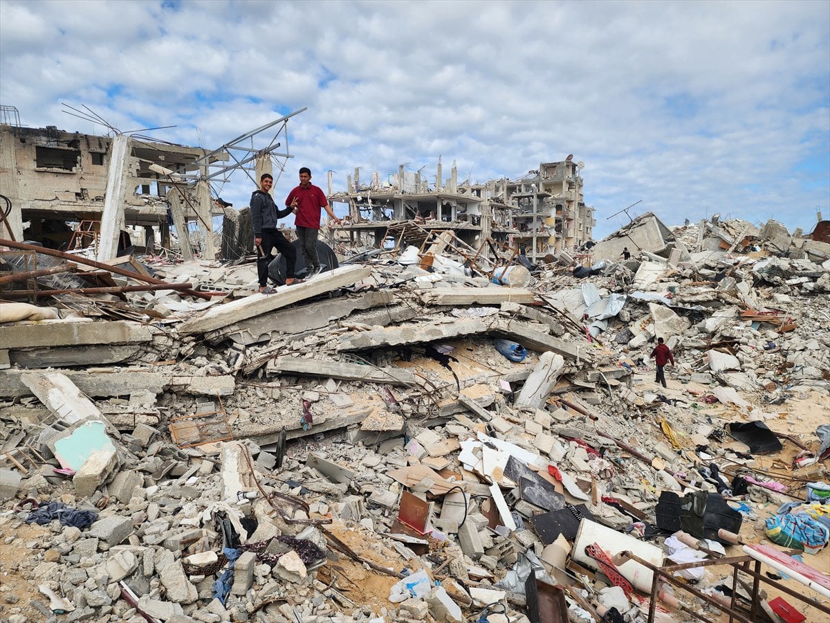 Ateşkesin ardından Gazze'nin Refah kentine dönen Filistinliler yıkımla karşılaştı