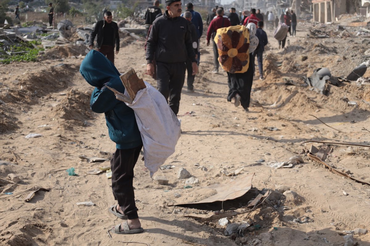 Ateşkesin ardından Gazze'nin Refah kentine dönen Filistinliler yıkımla karşılaştı