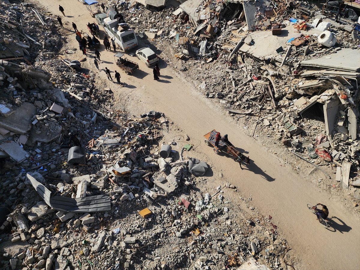 Ateşkesin ardından Gazze'nin Refah kentine dönen Filistinliler yıkımla karşılaştı