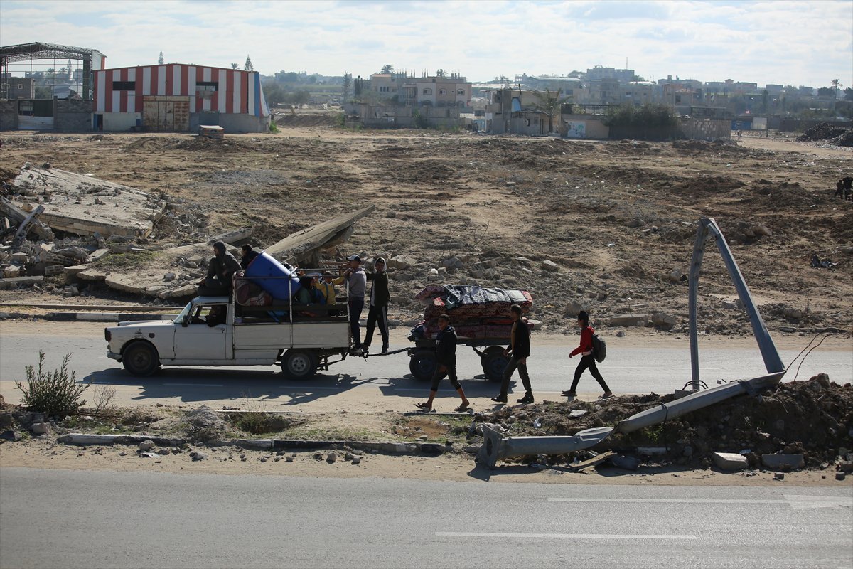 Ateşkesin ardından Gazze'nin Refah kentine dönen Filistinliler yıkımla karşılaştı