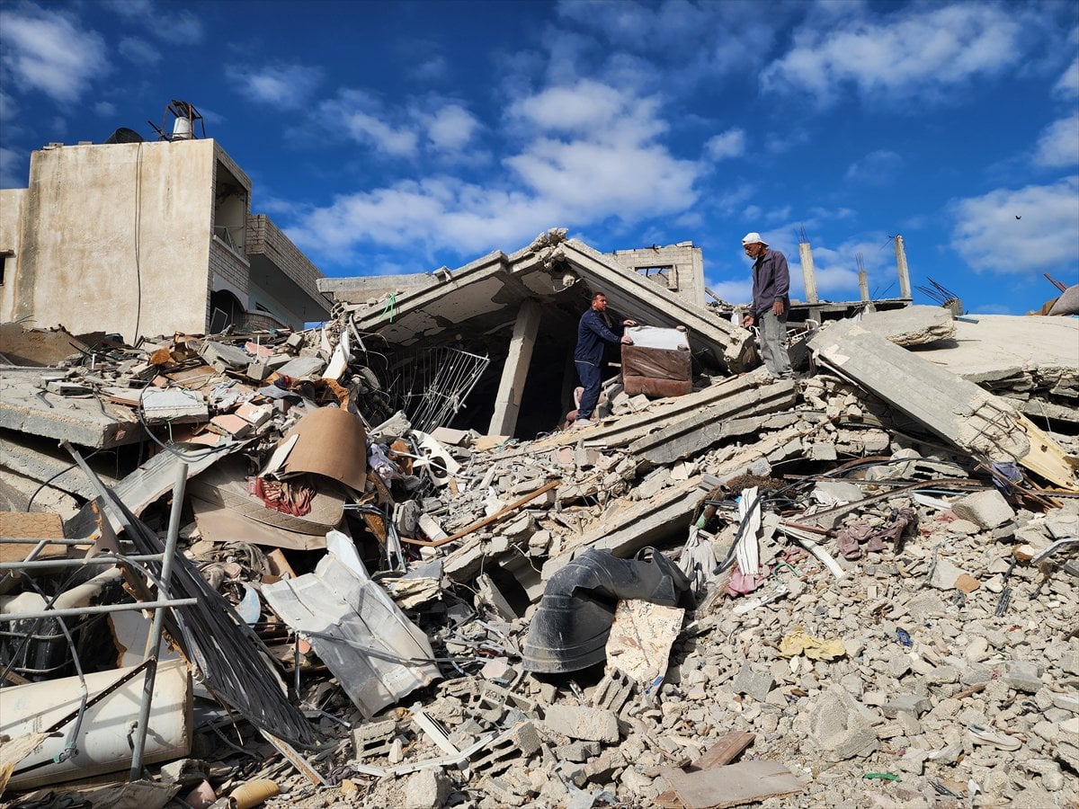 Ateşkesin ardından Gazze'nin Refah kentine dönen Filistinliler yıkımla karşılaştı