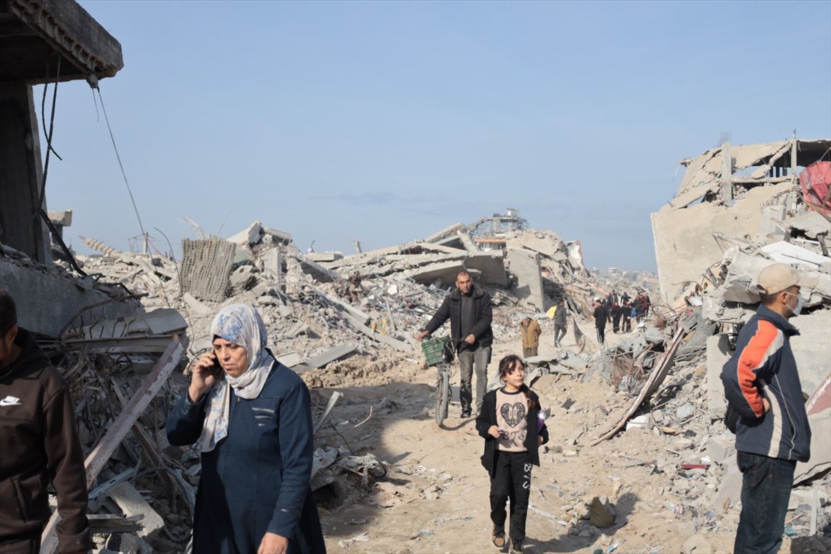 Ateşkesin ardından Gazze'nin Refah kentine dönen Filistinliler yıkımla karşılaştı