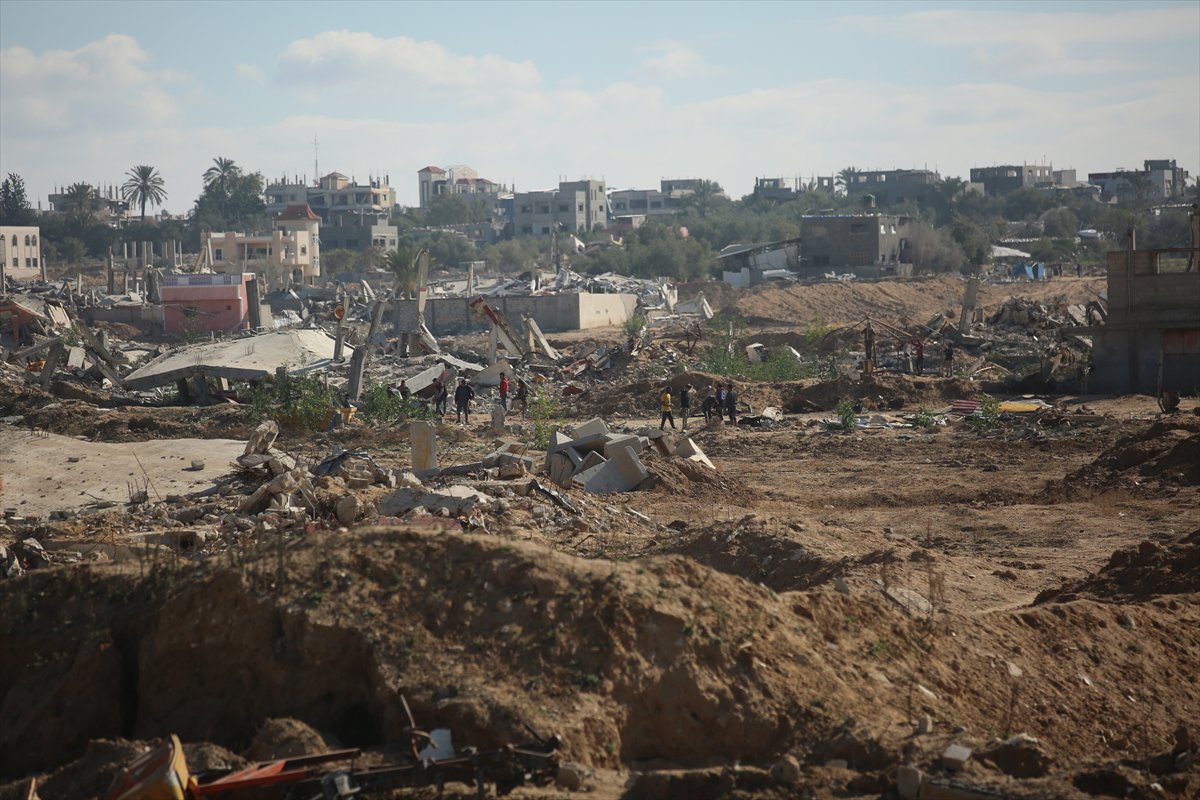 Ateşkesin ardından Gazze'nin Refah kentine dönen Filistinliler yıkımla karşılaştı