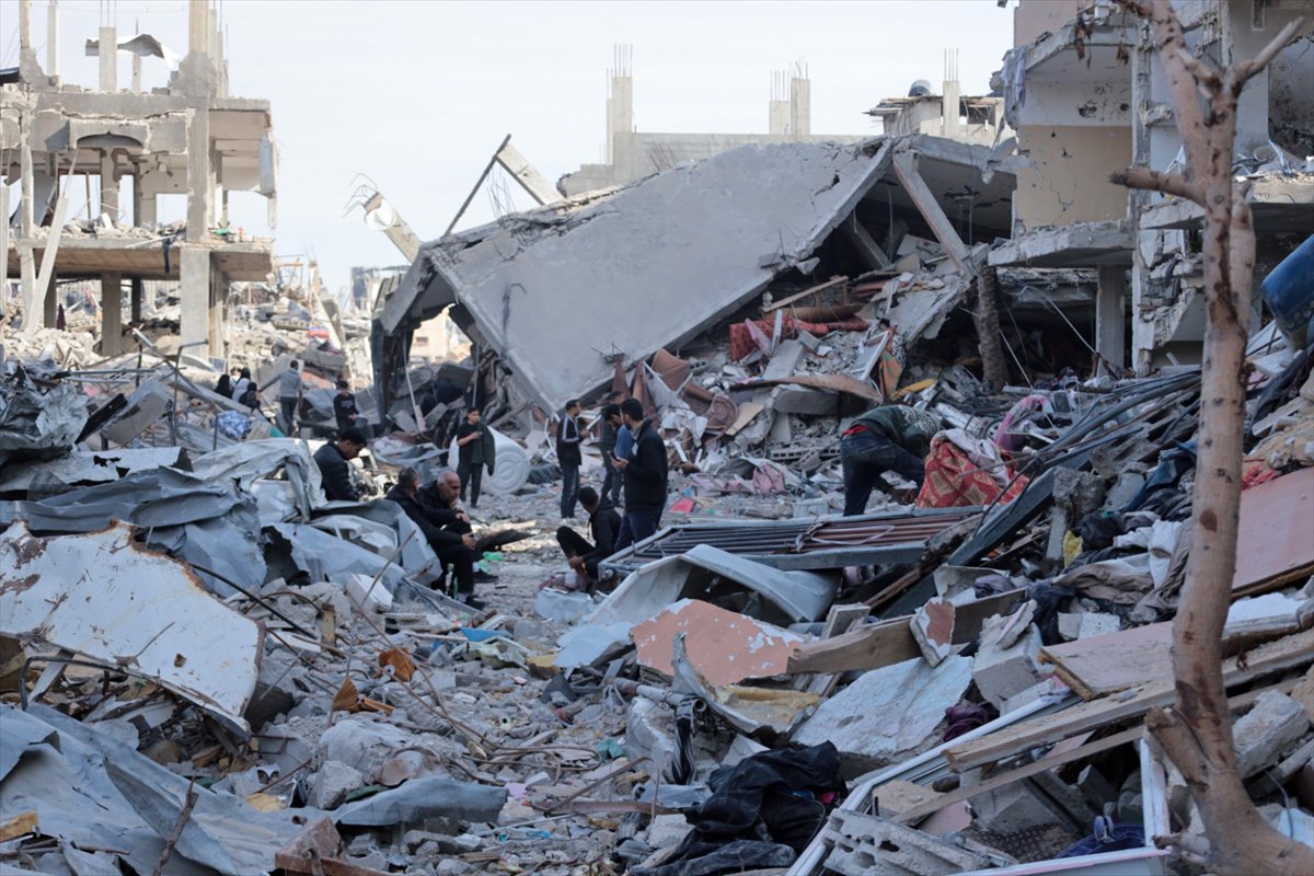 Ateşkesin ardından Gazze'nin Refah kentine dönen Filistinliler yıkımla karşılaştı