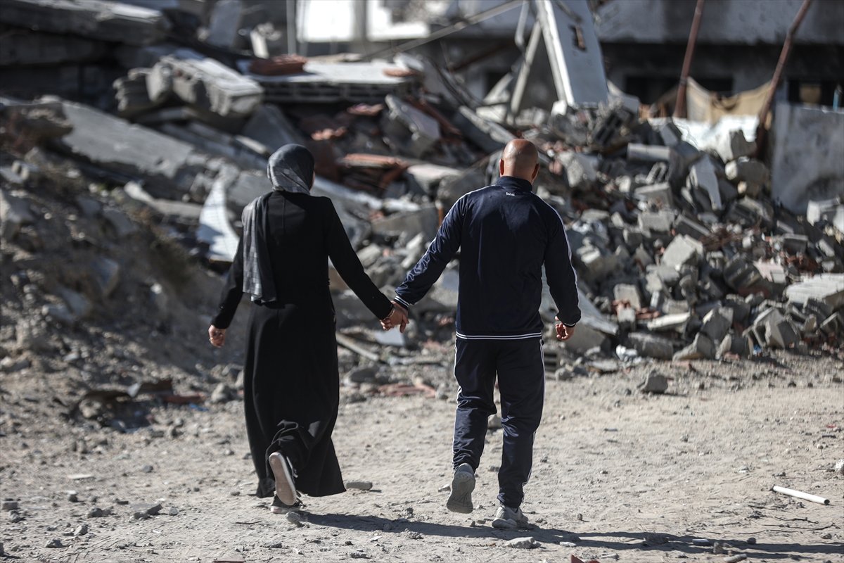 Ateşkesin ardından Gazze'nin Refah kentine dönen Filistinliler yıkımla karşılaştı