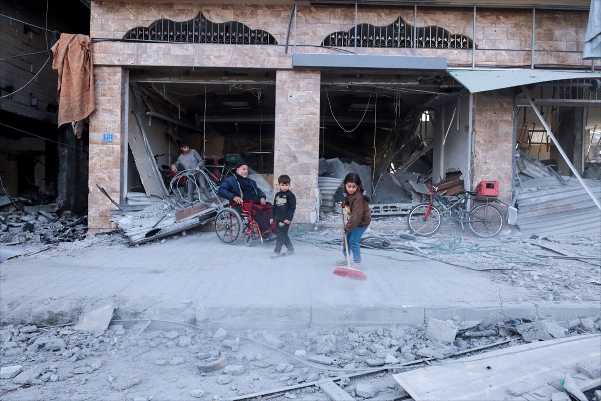 Ateşkesin ardından Gazze'nin Refah kentine dönen Filistinliler yıkımla karşılaştı