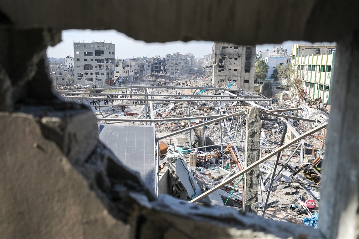 Ateşkesin ardından Gazze'nin Refah kentine dönen Filistinliler yıkımla karşılaştı