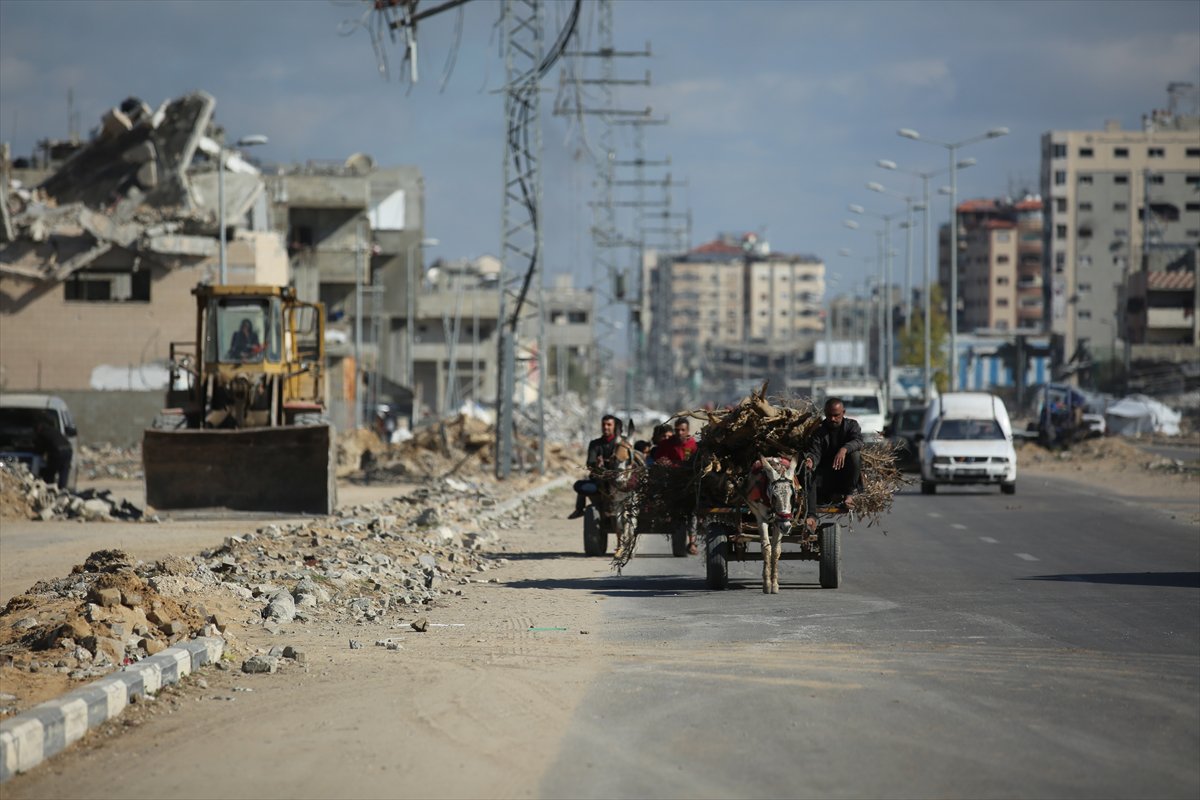 Ateşkesin ardından Gazze'nin Refah kentine dönen Filistinliler yıkımla karşılaştı