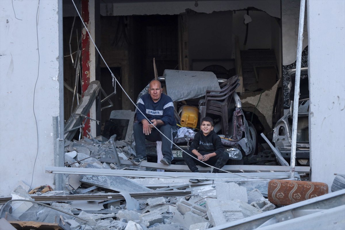 Ateşkesin ardından Gazze'nin Refah kentine dönen Filistinliler yıkımla karşılaştı