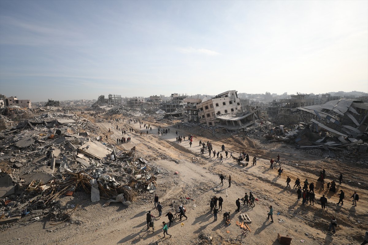Ateşkesin ardından Gazze'nin Refah kentine dönen Filistinliler yıkımla karşılaştı