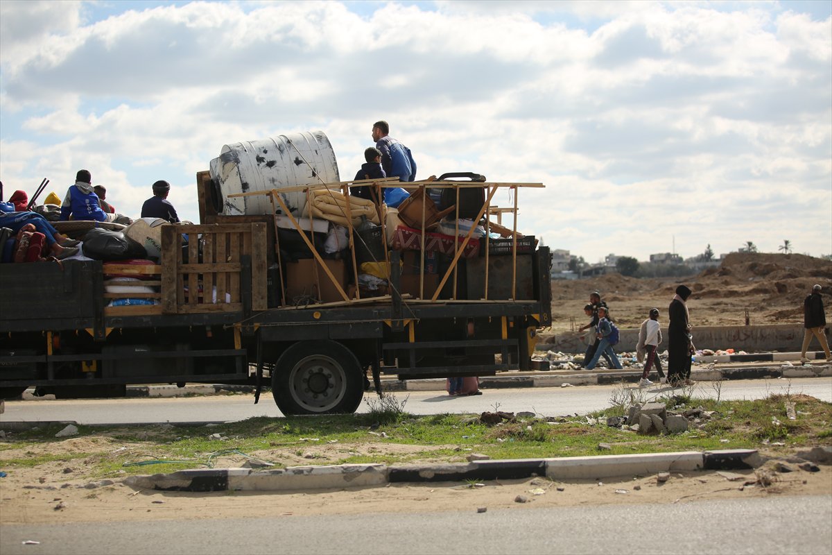 Ateşkesin ardından Gazze'nin Refah kentine dönen Filistinliler yıkımla karşılaştı