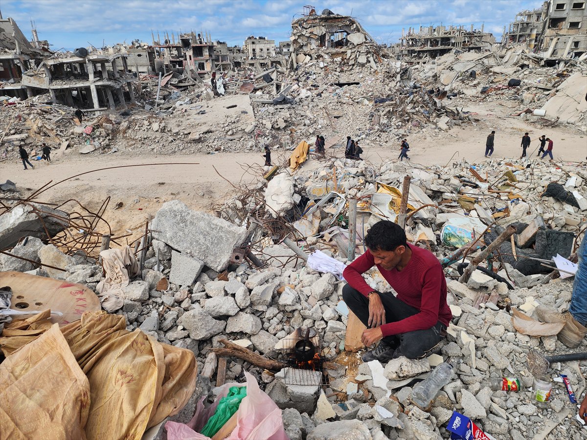 Ateşkesin ardından Gazze'nin Refah kentine dönen Filistinliler yıkımla karşılaştı