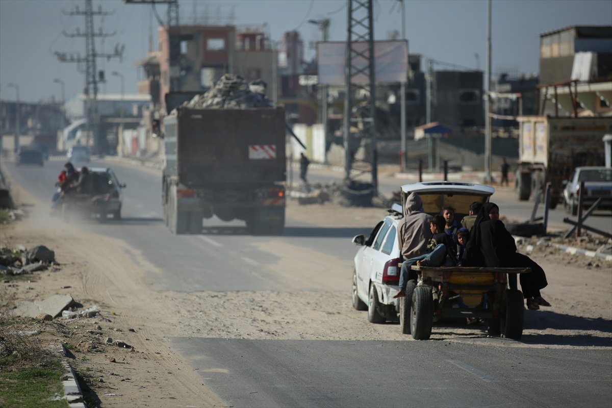 Ateşkesin ardından Gazze'nin Refah kentine dönen Filistinliler yıkımla karşılaştı