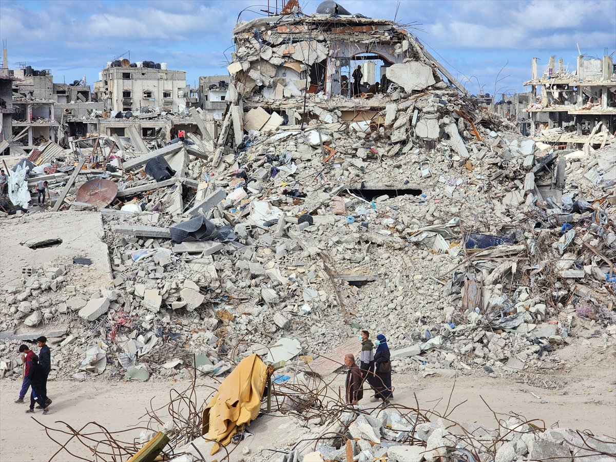 Ateşkesin ardından Gazze'nin Refah kentine dönen Filistinliler yıkımla karşılaştı