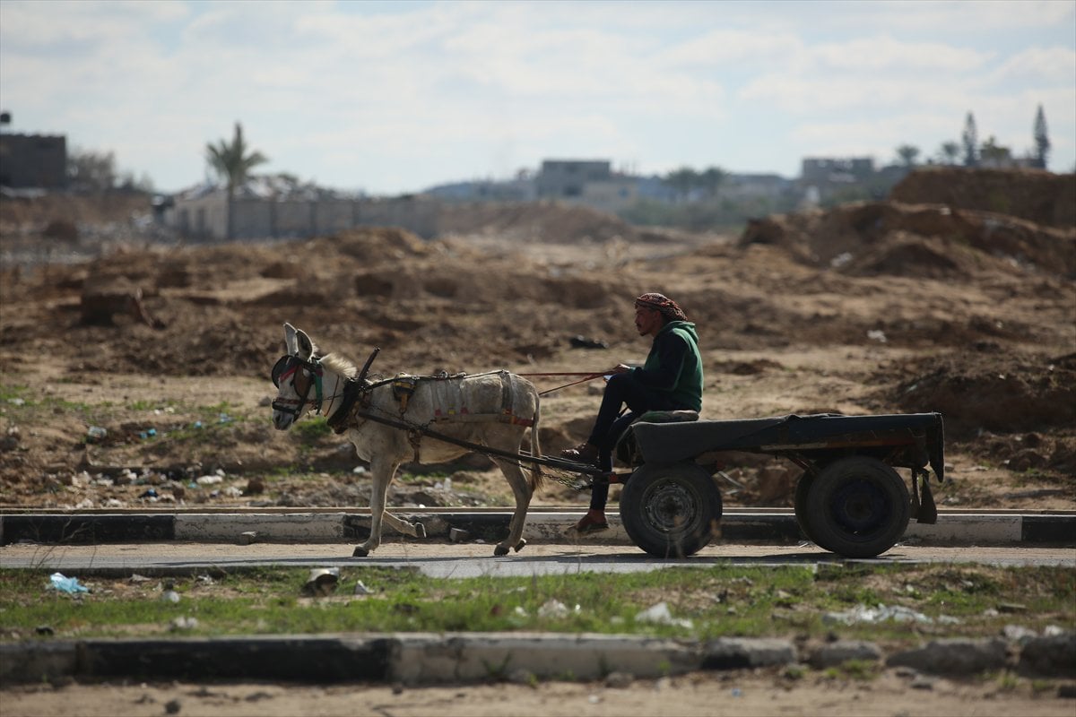 Ateşkesin ardından Gazze'nin Refah kentine dönen Filistinliler yıkımla karşılaştı